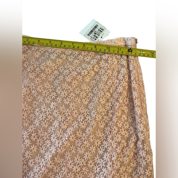 Moschino Cheap and Chic Pink Embroidered Floral Skirt - NWT - Size 4 - Picture 4 of 7